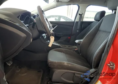 2016 Ford Focus Se z USA, uszkodzony, nr VIN 1FADP3F24GL276476